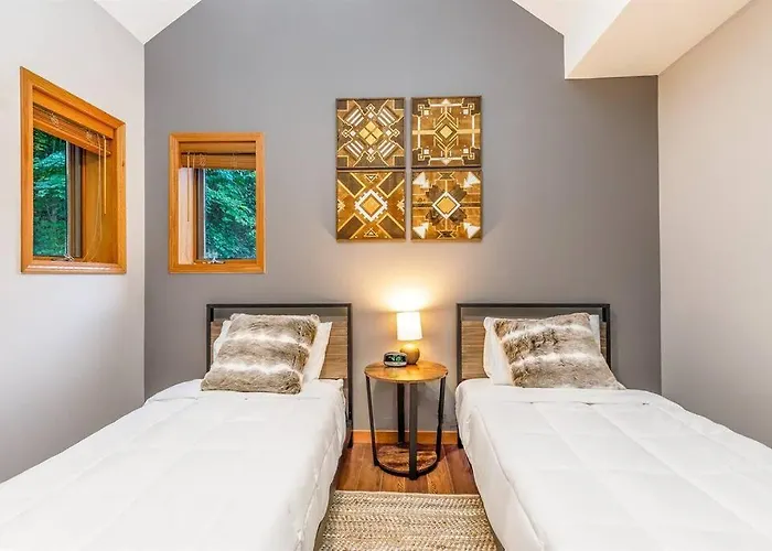 Relaxing 2bedroom Townhome W/playroom & Great View *