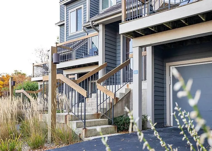 Relaxing 2bedroom Townhome W/playroom & Great View Hébergement de vacances Galena
